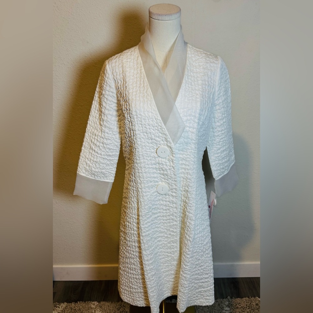 NWT IC COLLECTION White Textured Longline Statement Jacket size Small